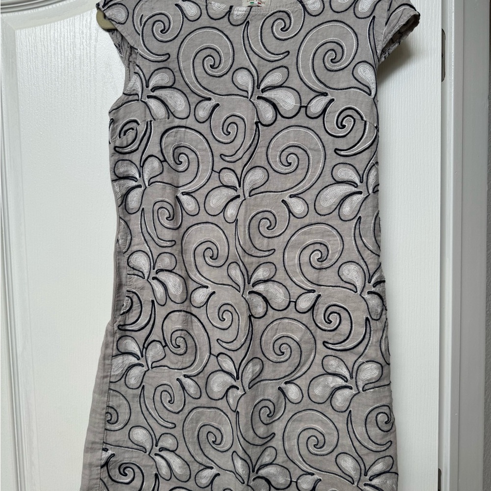 Chic Gray Swirl Pattern Midi Dress